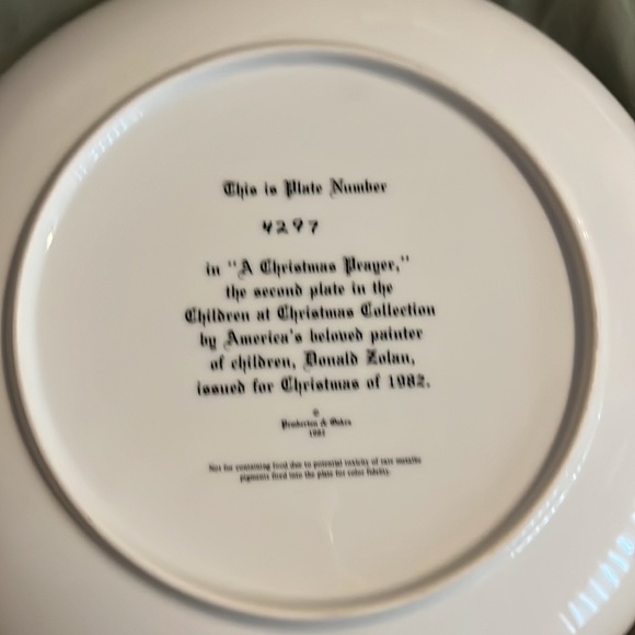 10.25” vintage Set of 3 Children at Christmas Collection by painter, Zolan - Picture 3 of 8